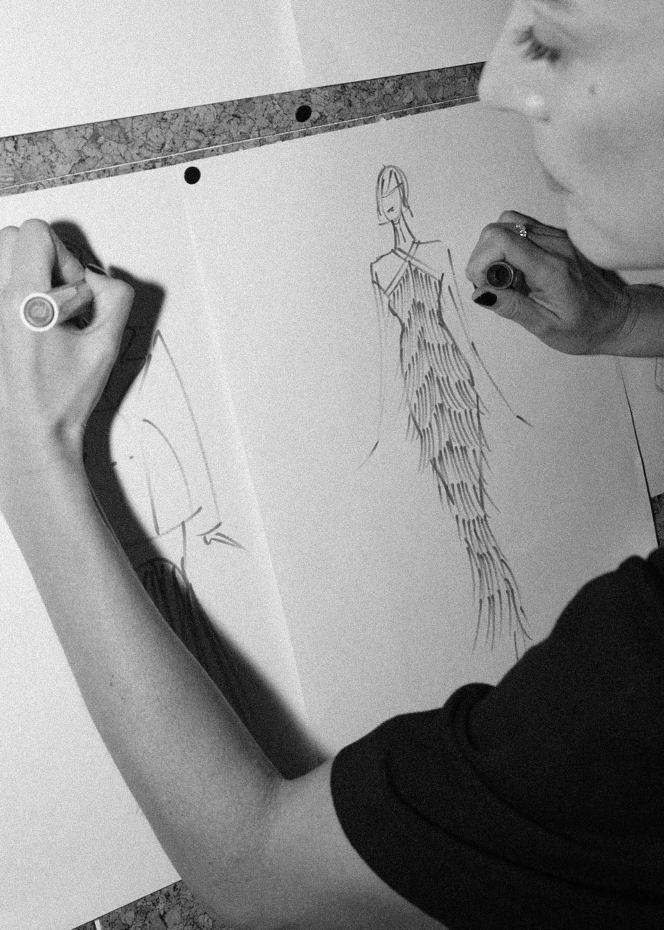 Rosa Gallach García sketching a fringe dress