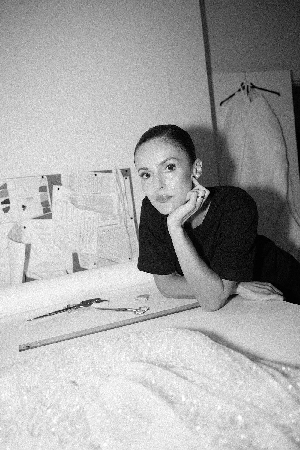 Rosa Gallach García at the cutting table