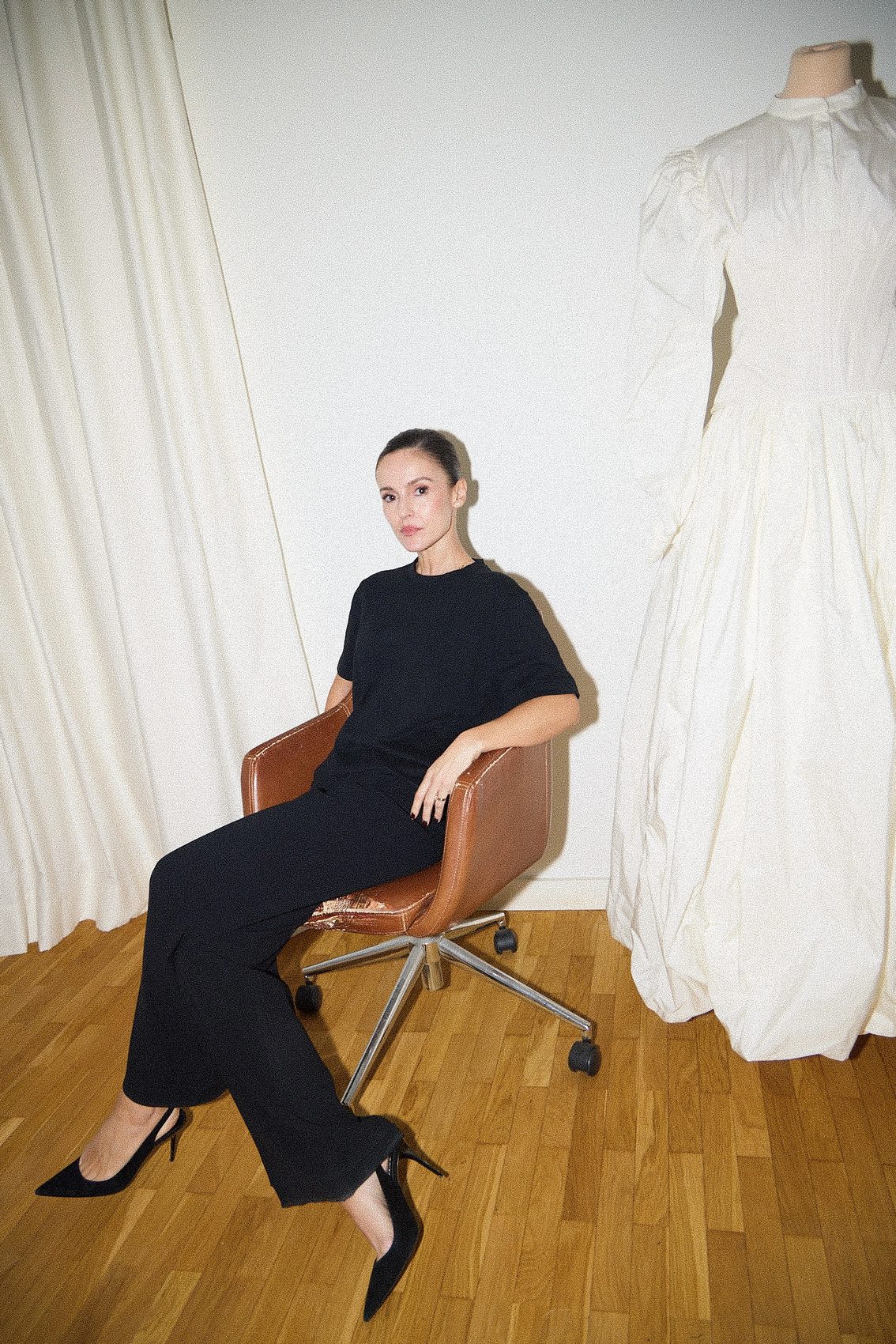 Rosa Gallach García, designer and founder of WOMANZE, in the atelier